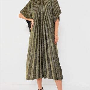 Tuckernuck Black and Gold Midi Dress - Grecian sevyn dress - worn once. Some out